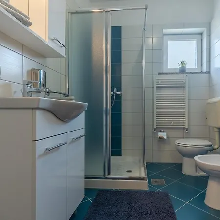 Апартаменти With Parking Space - 22124 *