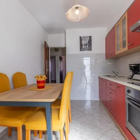 With Parking Space - 22124 Пореч