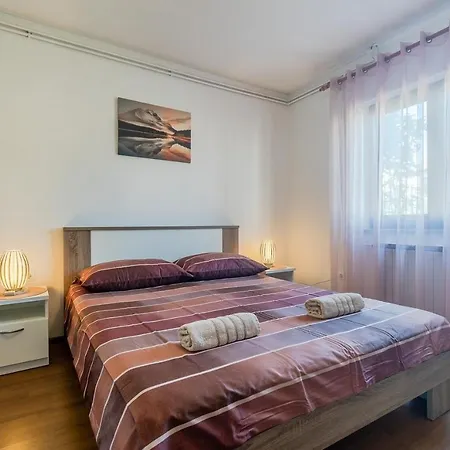 Apartman With Parking Space - 22124 *