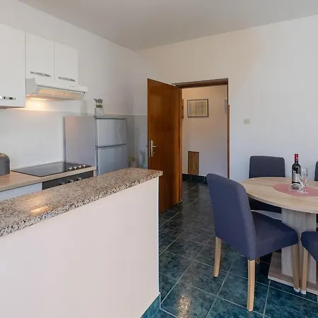 With A Parking Space - 22124 Poreč