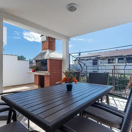 With Parking Space - 22124 Apartment Porec