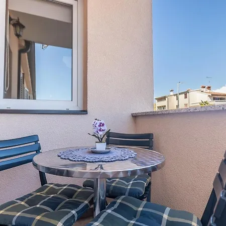 With Parking Space - 22124 Пореч