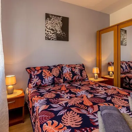 With Parking Space - 22124 Пореч