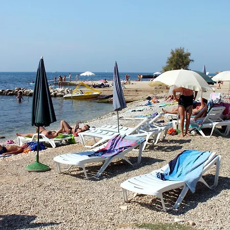 Apartman With Parking Space - 22124 Poreč