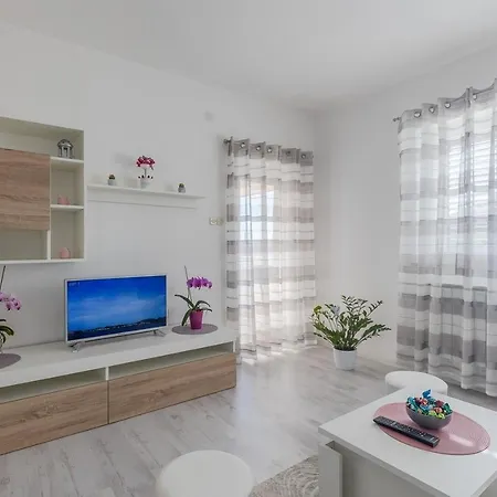 With Parking Space - 22124 Apartment *
