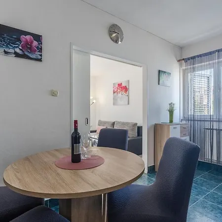 Apartment With Parking Space - 22124 Porec