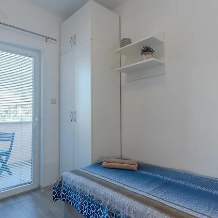 Apartment With Parking Space - 22124 Porec