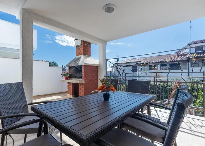 With Parking Space - 22124 Daire Poreč