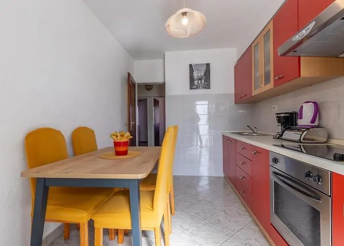 With Parking Space - 22124 Пореч