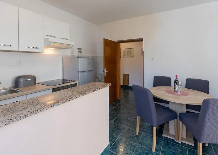 With Parking Space - 22124 Пореч