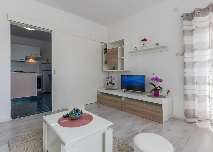 Апартаменты With Parking Space - 22124 *