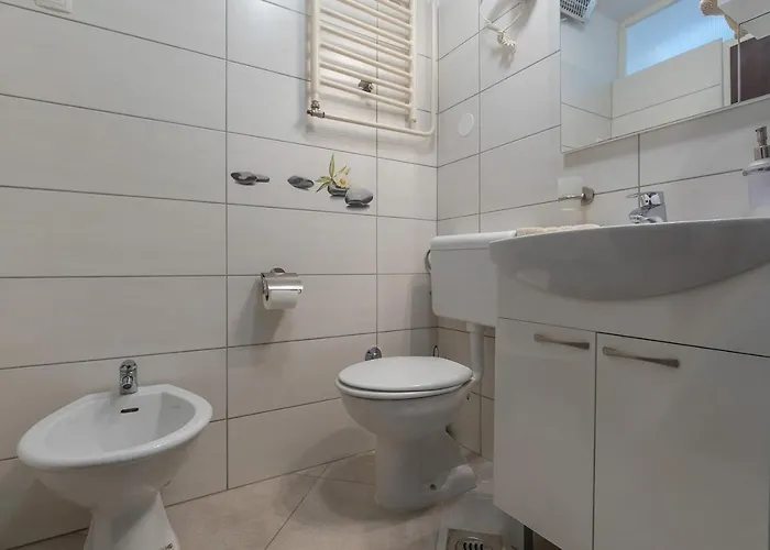 With Parking Space - 22124 Пореч