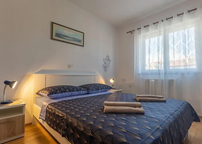 With Parking Space - 22124 Пореч